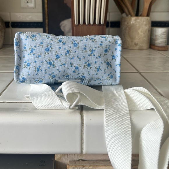 Madden Girl Ditsy Blue White Floral Mini Tote Bag Viral NWT - Picture 5 of 6